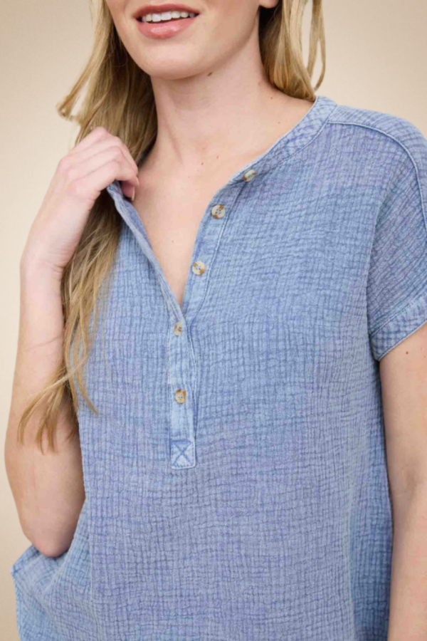 Short Sleeve Button-Front Casual Top – Chambray - Image 2