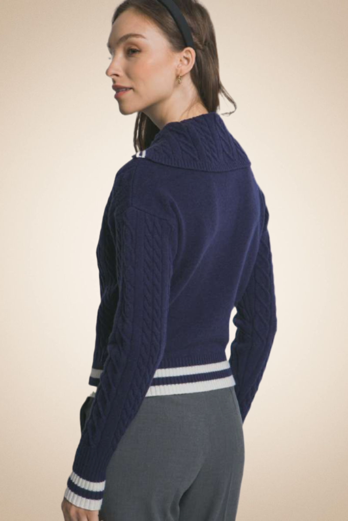 Suéter Azul Marino con Cuello Marinero y Detalles en Contraste - Image 3